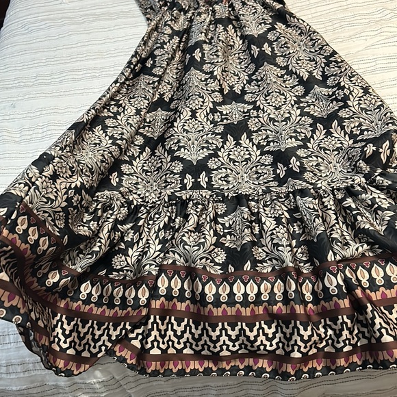 Black white floral maxi dress v neck with belt bought in France - Picture 4 of 8